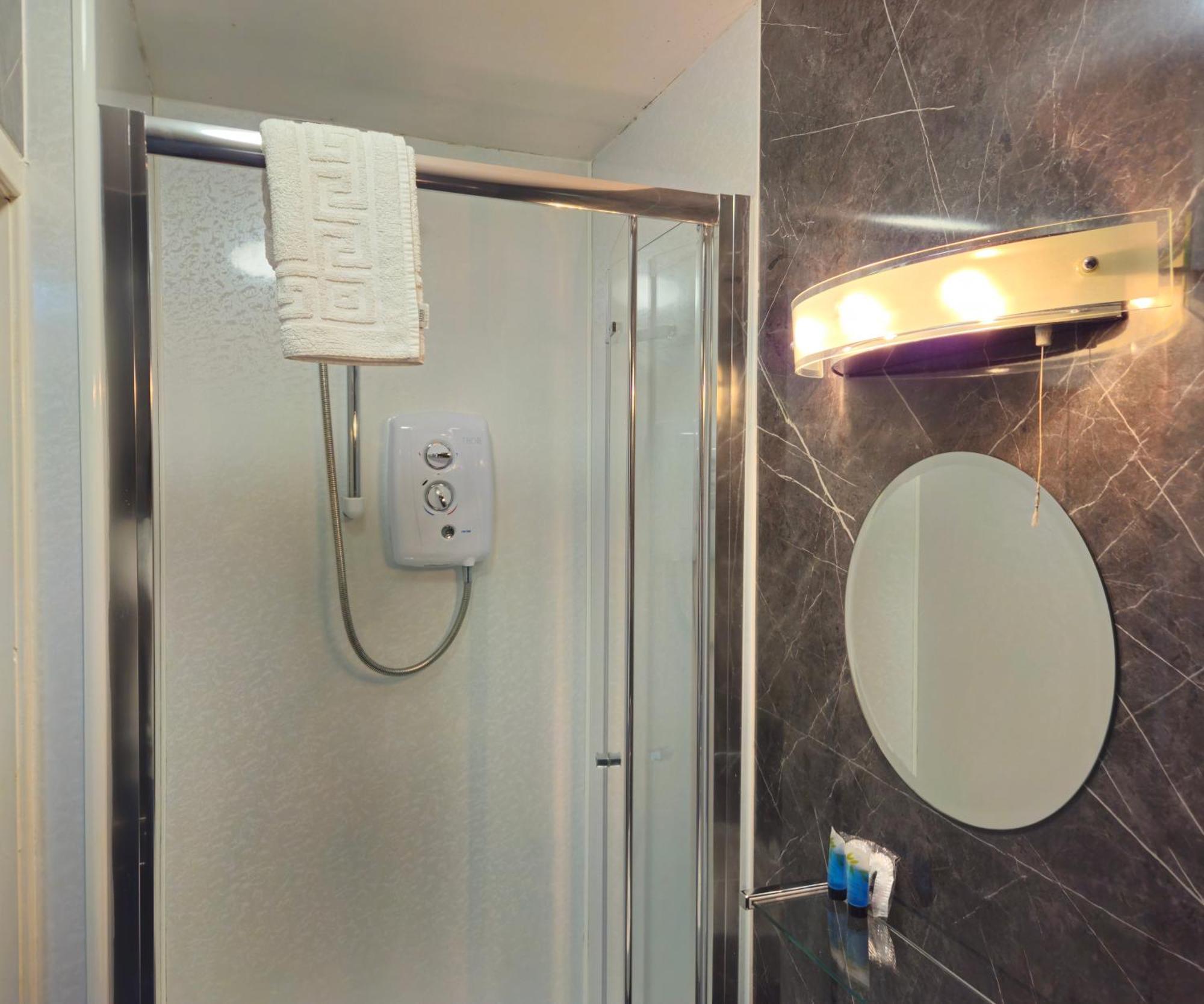 The County Hotel - Self Check-In, Ultra Fast Wi-Fi, Free Parking, Central Location Selkirk Exterior foto