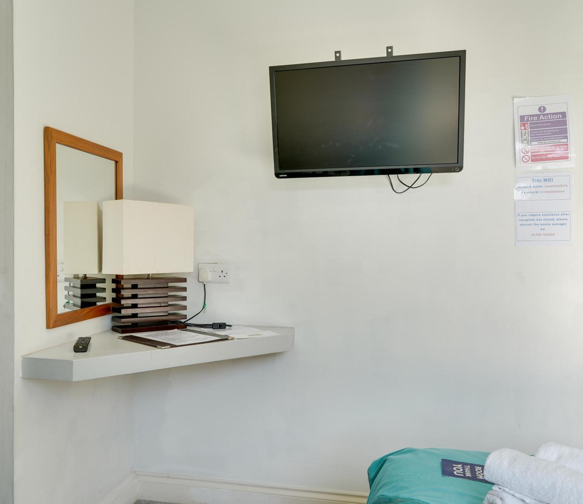The County Hotel - Self Check-In, Ultra Fast Wi-Fi, Free Parking, Central Location Selkirk Exterior foto