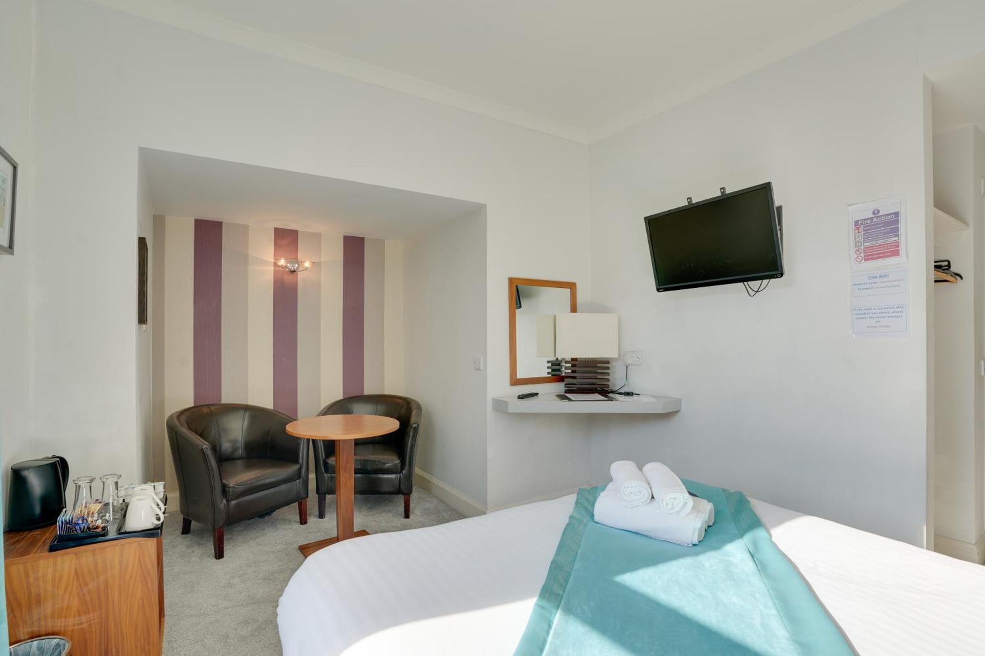 The County Hotel - Self Check-In, Ultra Fast Wi-Fi, Free Parking, Central Location Selkirk Exterior foto